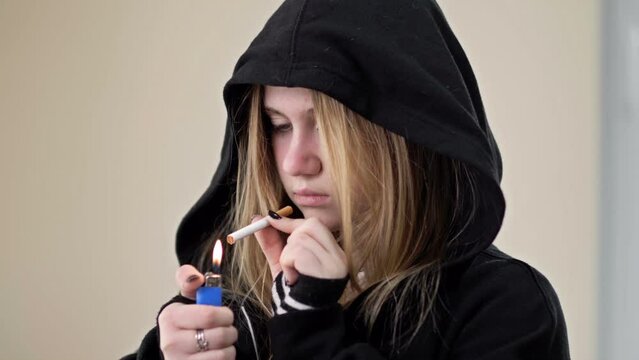 A teenage girl is about to smoke, but something stops her. Problems of adolescence.
