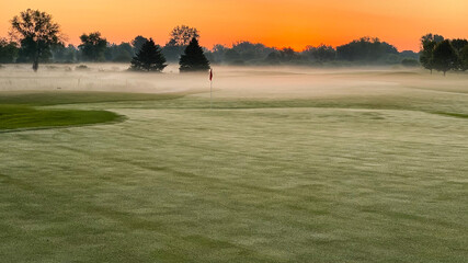 Obraz na płótnie Canvas Golf Course fog at Sunrise