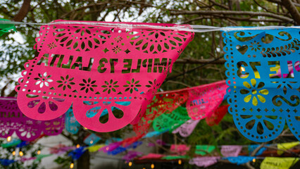 Decoración de con papel picado.