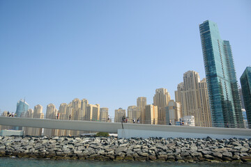 Obraz premium Dubai, UAE - February 3, 2022: Bluewaters pedestrian bridge in Marina Walk