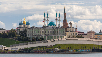 Stadtansicht, Gebäudeensemble des Kasaner Kreml mit der Kreml Mauer, der Kul-Scharif-Moschee, dem...