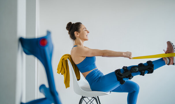 Fitness zuhause nach der Verletzung &Uuml;bungen mit der Orthese und Gehhilfen 