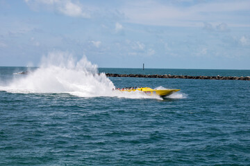 Fototapeta premium Fun day boating on the Miami sea in the middle of summer
