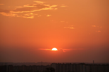 Fototapeta premium Bright colorful sunset sky with rays of setting sun and vivid dark clouds