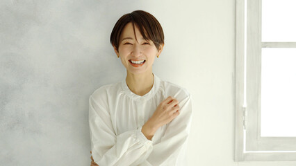 ワンピースを着た女性　ポートレート
