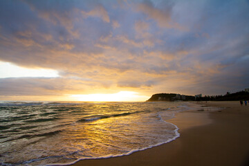 Obraz premium Sunrise at Burleigh Beach