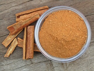 cinnamon sticks and powder