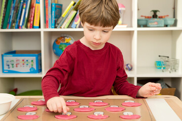 Kid learns to count. Logical tasks for the preschool class. Child employment, fine motor skils training, learning to keep focus, task completion, children motivation. DIY Montessori activities.