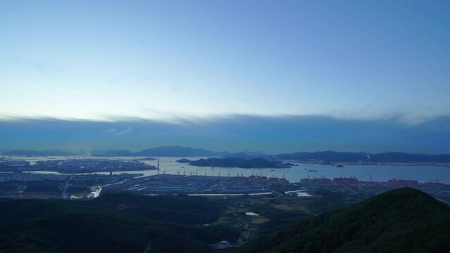 Sunrise scenery of Gwangyang Port as seen from Gubongsan Mountain in Gwangyang city. 광양 구봉산, 광양항, 일출, 광양만, 이순신대교.