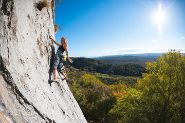 Fototapeta premium girl rock climber