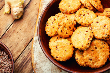 Crackers with flax and ginger.