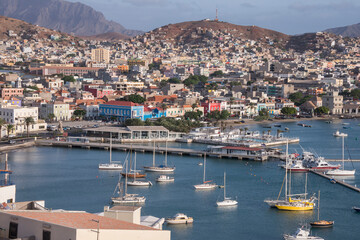 Fototapeta na wymiar Puerto y ciudad de Mindelo, capital de la isla de San Vicente de Cabo Verde