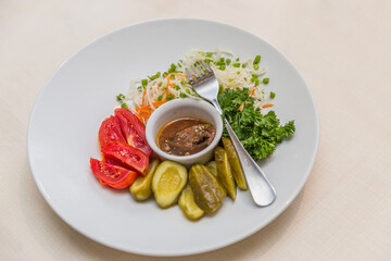 salad with avocado and tomatoes