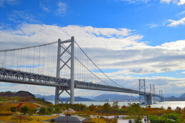 香川県の与島より瀬戸大橋と四国を望む01