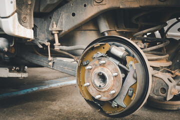car wheel tire replacement, car wheel hub, disc brake, fix