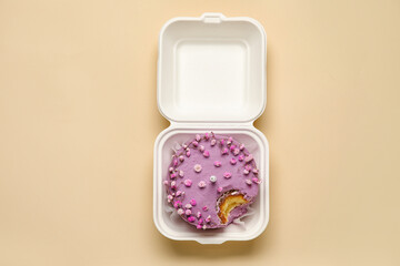 Obraz na płótnie Canvas Plastic lunch box with tasty bento cake on beige background