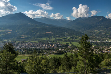 Fototapeta premium Paysage de l' embrunais en été , Hautes-Alpes , France