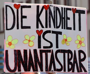 Transparent auf einer Corona-Demo: 