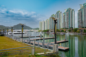 Obraz premium city on the sea bay beautiful buildings ships