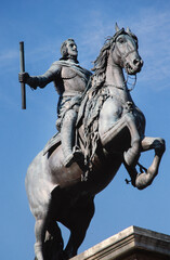 Fototapeta na wymiar Spain. Madrid 1989. Statue 