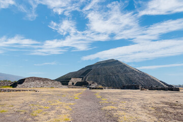 Pyramid of the sun in teotihuacan, under the blue sky.