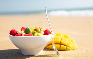 Foto op Plexiglas fresh mixed fruit salad on the beach © M.studio