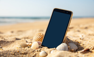smartphone on the beach- holiday vacation concept - obrazy, fototapety, plakaty
