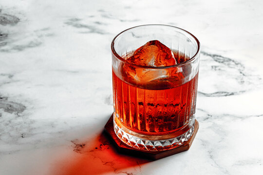 glass of negroni