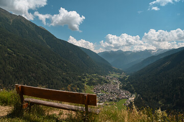 Fototapeta na wymiar vallata montagna 