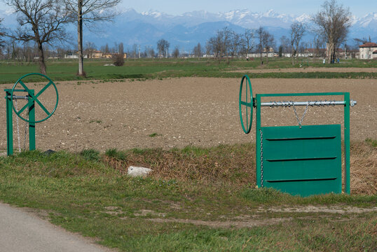 paratie dei canali di irrigazione agricola