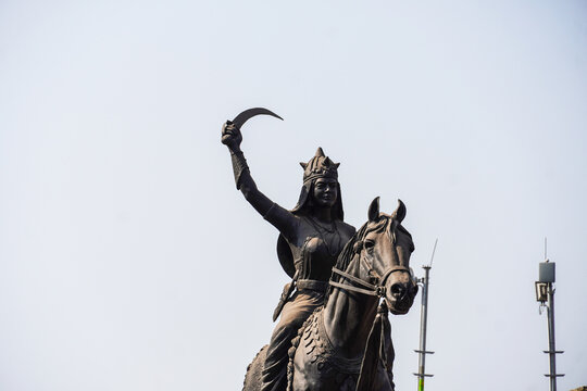 jhansi's queen laxmi bai statue image