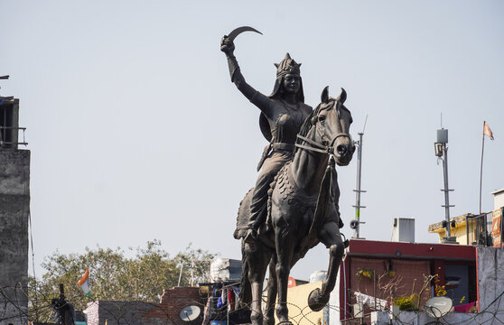 jhansi's queen laxmi bai statue image