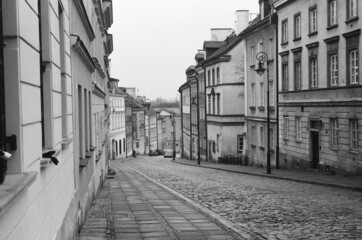 Warszawska ulica z kamienicami. © Jakub