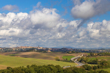 Fototapeta na wymiar Typical Tuscan landscape withr Siena town, Tuscany, Italy