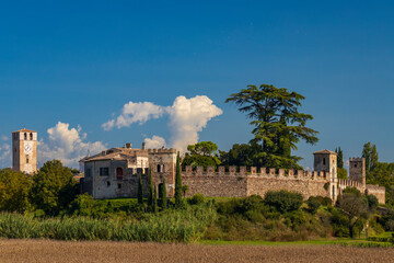 Fototapeta na wymiar Castello di Castellaro Lagusello, UNESCO site, Lombardy region, Italy