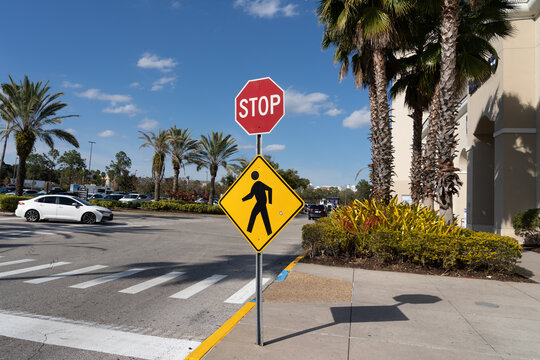 66,543 Pedestrian Crossing Sign Images, Stock Photos, 3D objects