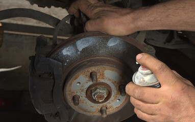 Manual pump for airing the fuel system on a diesel car