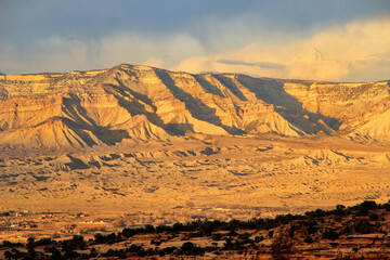 Fototapeta na wymiar View of Book Cliffs from Colorado National Monument, Grand Junction, USA