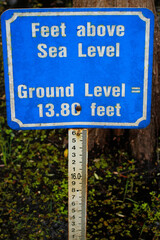 Sea level marker