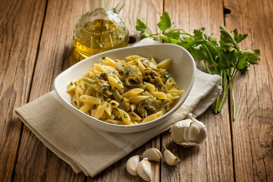 pasta with sauteed artichoke garlic and olive oil