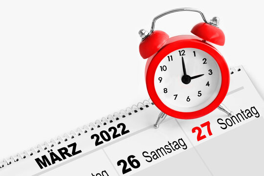 Deutscher Kalender 2022  26. und 27. März Samstag und Sonntag Zeitumstellung auf Sommerzeit mit Uhr