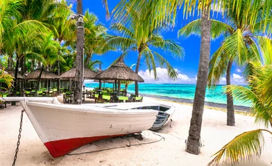 Vlies Fototapete Le Morne, Mauritius tropischer Strand mit Palmen. Insel Mauritius