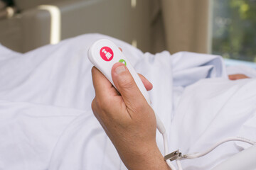 Patient press the help button for nurse calling in case of emergency in the hospital