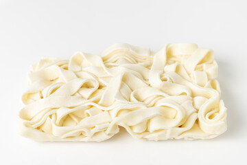 冷凍した一食分のうどんの麺（きし麵）