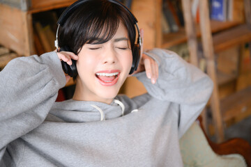 And the main visual! Woman listening to music with headphones　