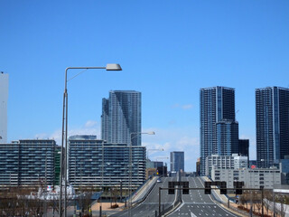 豊洲の街並み　ビル群と道路