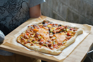 Make delicious pizza out of the hot oven.