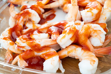 ソースをかけた海老（シュリンプカクテル）