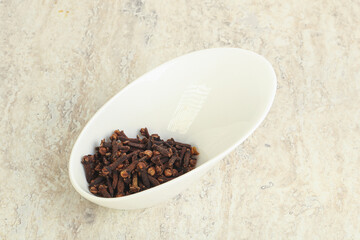 Dry Clove aroma in the bowl