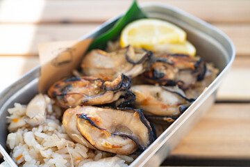牡蠣が入ったメスティン弁当